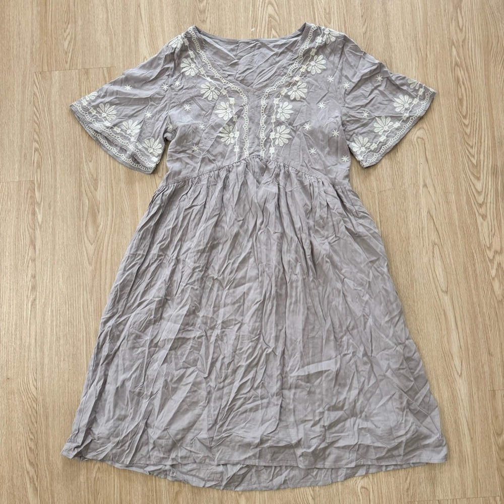 Pinkblush embroidered v neck dress with pockets nwot - Picture 5 of 5